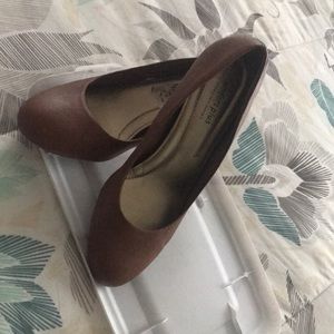 Brown comfort plus shoes size 8